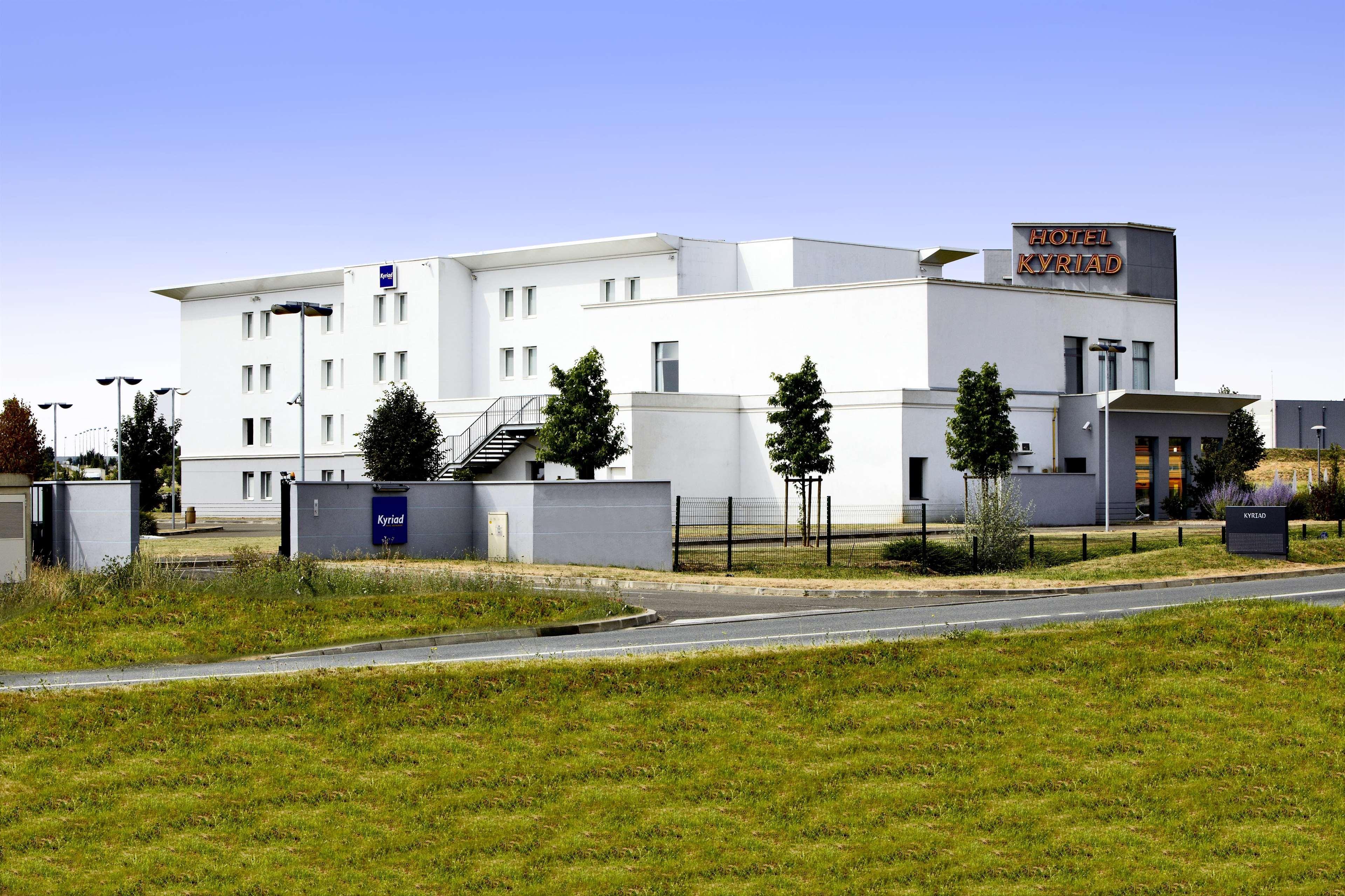 Kyriad Chartres Bagian luar foto